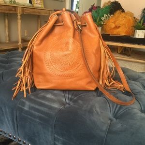 Oversized crossbody bucket bag